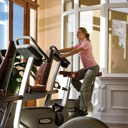 Hotel Yachthafenresidenz Hohe Düne 5*