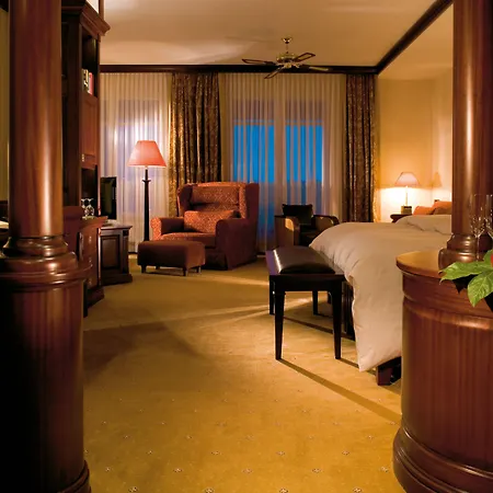 Yachthafenresidenz Hohe Duene 5* Rostock