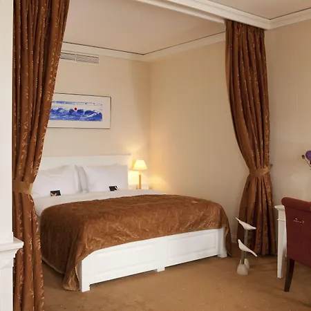 Yachthafenresidenz Hohe Duene Hotel