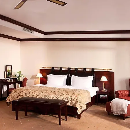 Hotel Yachthafenresidenz Hohe Düne 5*