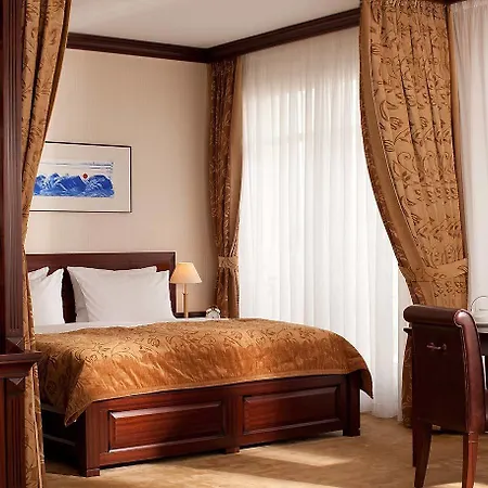 Hotel Yachthafenresidenz Hohe Düne 5*