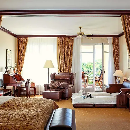 Yachthafenresidenz Hohe Duene Hotel