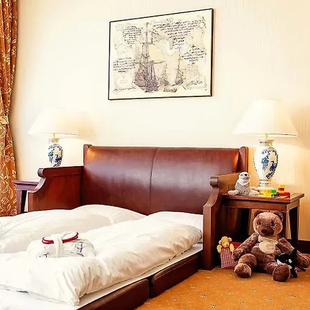 Hotel Yachthafenresidenz Hohe Duene 5*