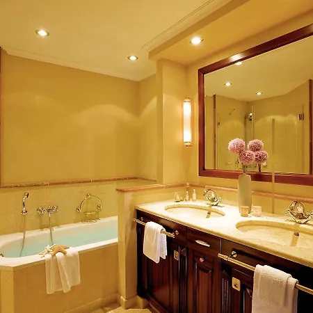 Yachthafenresidenz Hohe Düne Hotel