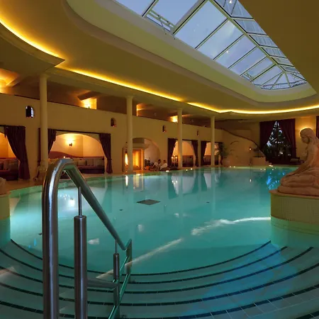 Hotel Yachthafenresidenz Hohe Düne 5*