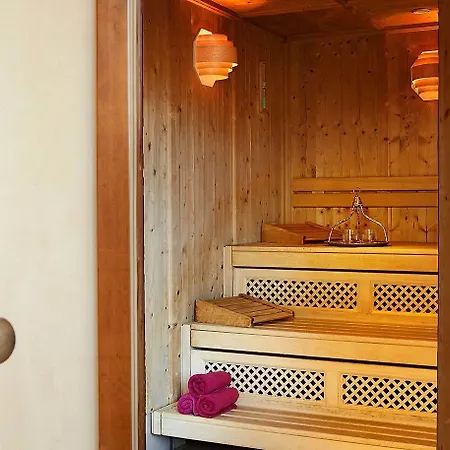 Yachthafenresidenz Hohe Duene 5*