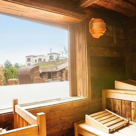 Hotel Yachthafenresidenz Hohe Duene 5*