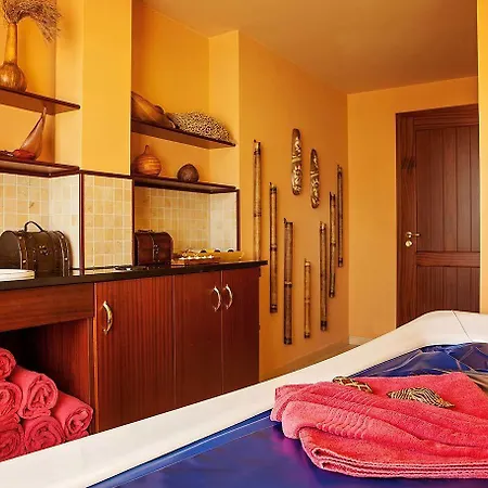 Yachthafenresidenz Hohe Duene Hotel