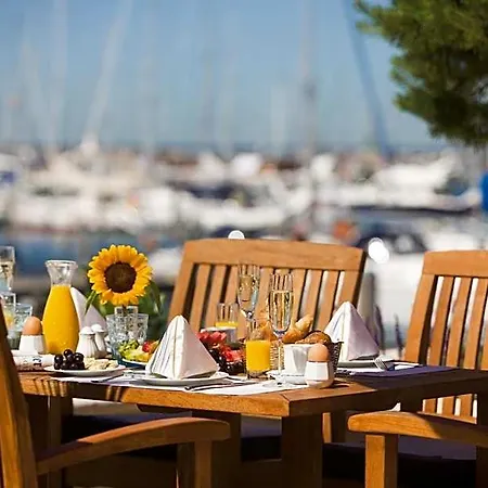 Yachthafenresidenz Hohe Düne 5*