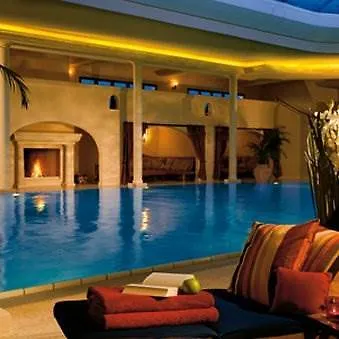 Yachthafenresidenz Hohe Duene 5* Rostock