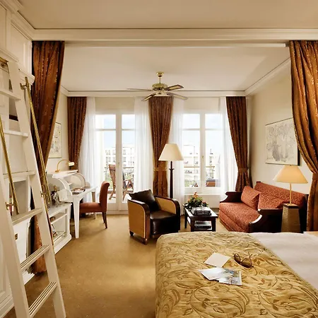 Yachthafenresidenz Hohe Duene 5*