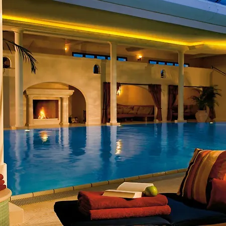 Yachthafenresidenz Hohe Duene 5* Rostock