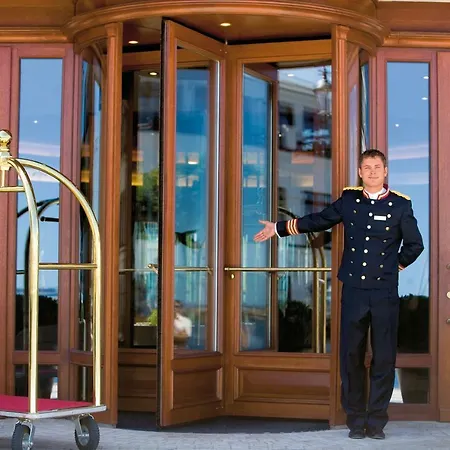 Hotel Yachthafenresidenz Hohe Duene 5*