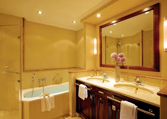 Yachthafenresidenz Hohe Duene Hotel