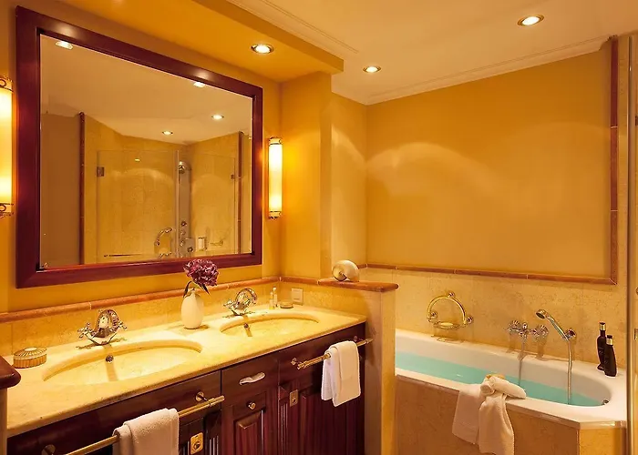 Yachthafenresidenz Hohe Duene Hotel 5*