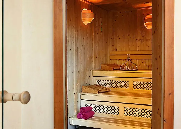 Yachthafenresidenz Hohe Duene 5*